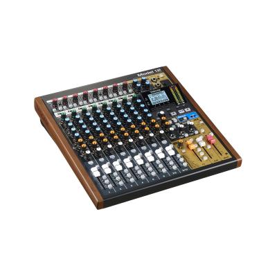 Tascam Model 12 �������� �����. USB ���������, 6 ���� � 2 ������ ������