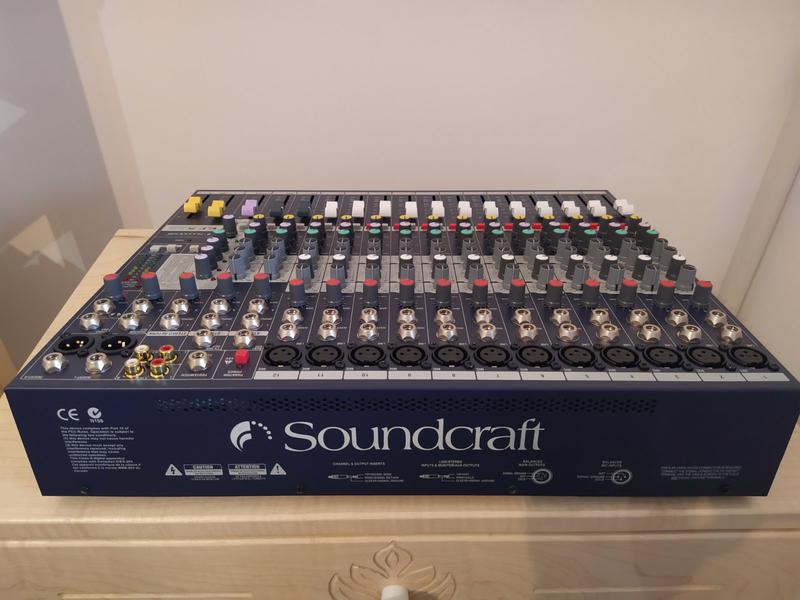 SOUNDCRAFT EFX12 ̳������� �����. 12 ���� ����� 2 ������ �����