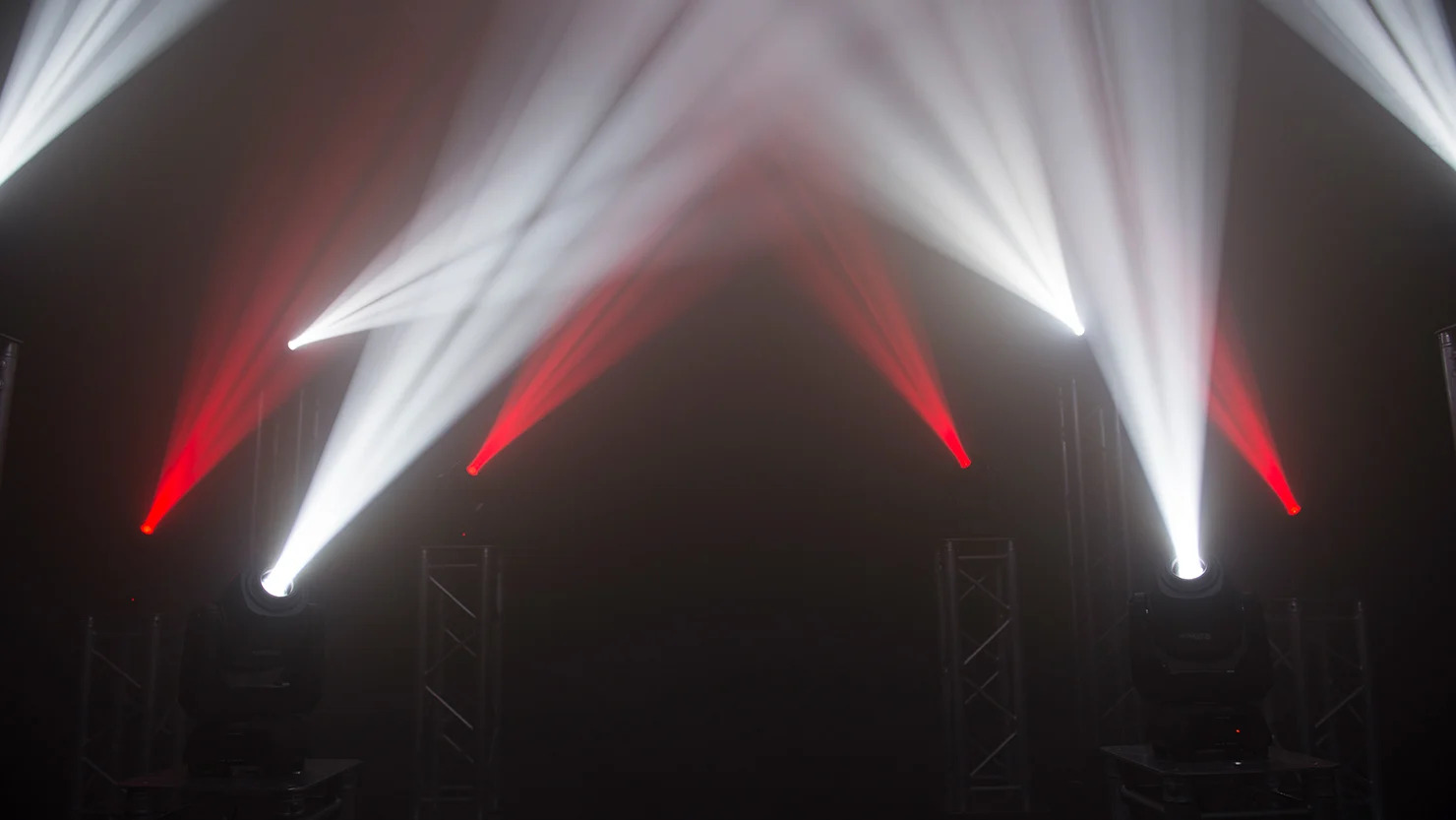 CHAUVET INTIMIDATOR SPOT 160 ������� ������� ������ ���� "���-�-������". ����������: 60 ��